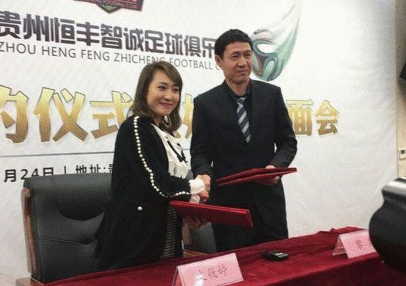 　　　　我不知道有几多人看完会像我如许，年夜概其实不会太多吧我是湖北人，对《万箭穿心》中的很多细节更有切肤之感。